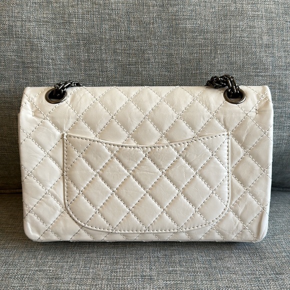 Chanel 2.55 225 White RHW - Picture 4 of 8